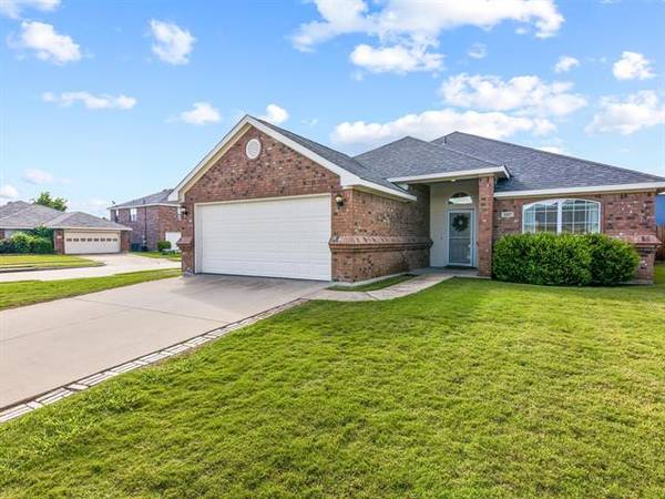 2307 Natchez Drive, Ennis, TX 75119