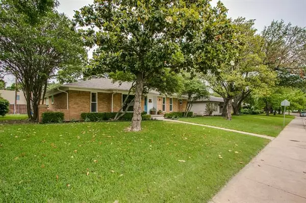 Dallas, TX 75243,9552 Meadowknoll Drive