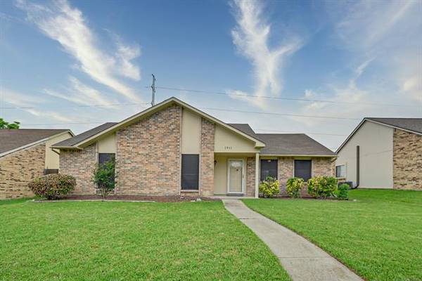 1911 Robert Jones Drive, Mesquite, TX 75150