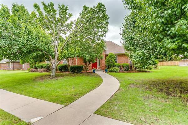 1200 Louise Lane, Ennis, TX 75119