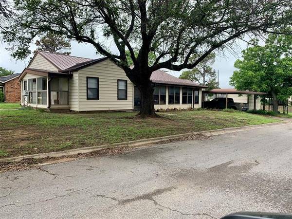 300 10th Street, Nocona, TX 76255