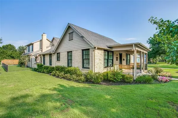 Grapevine, TX 76051,528 S Dooley Street