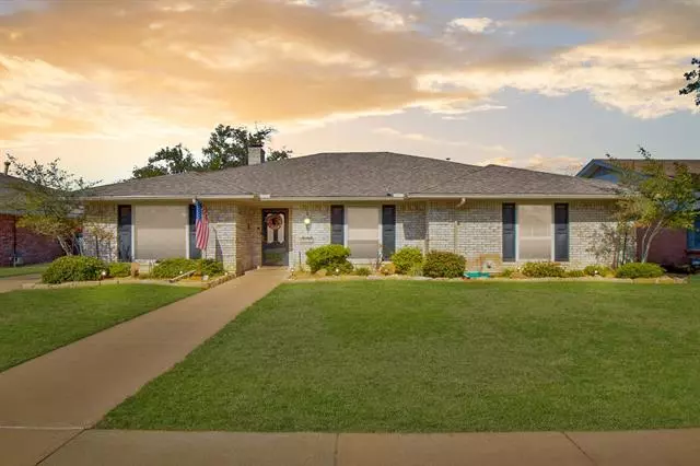 2729 Whispering Trail Circle, Pantego, TX 76013