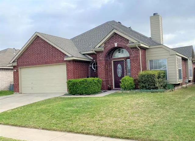 660 Crystal Brook Drive, Saginaw, TX 76179