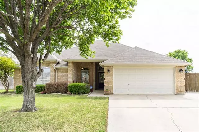 1031 Kingsley Drive, Saginaw, TX 76179