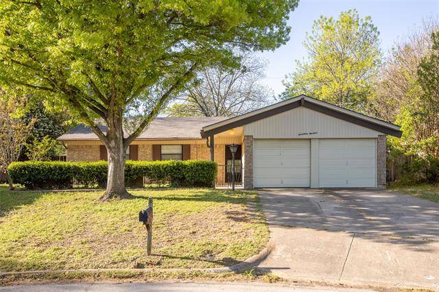 1700 Windsor Drive, Arlington, TX 76012