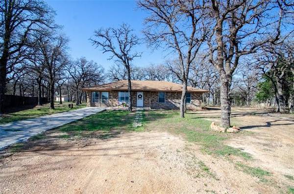 106 Fiesta Court, Chico, TX 76431