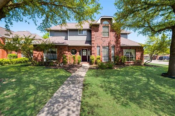 415 Meadowcreek Drive, Mesquite, TX 75150