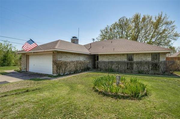 407 Lumpkin Drive, Ennis, TX 75119