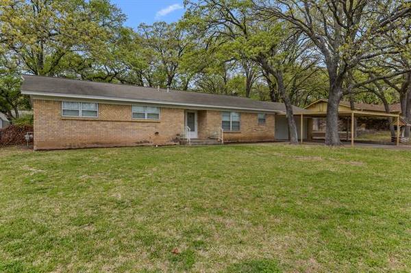 113 N Ash Avenue, Azle, TX 76020