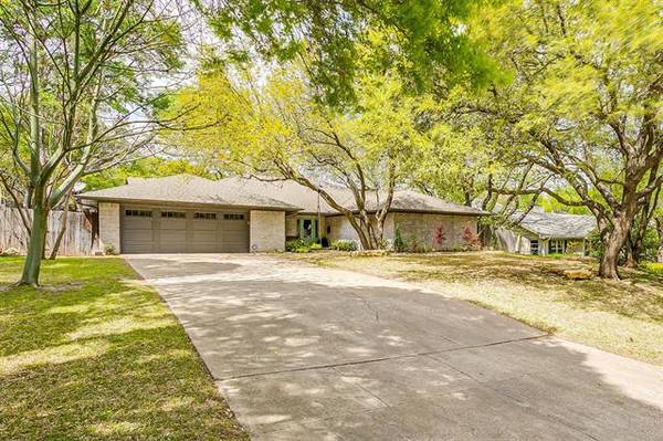 6458 Crestmore Road, Fort Worth, TX 76116