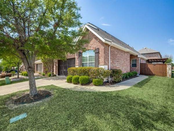 200 Vagon Castle Lane, Lewisville, TX 75056