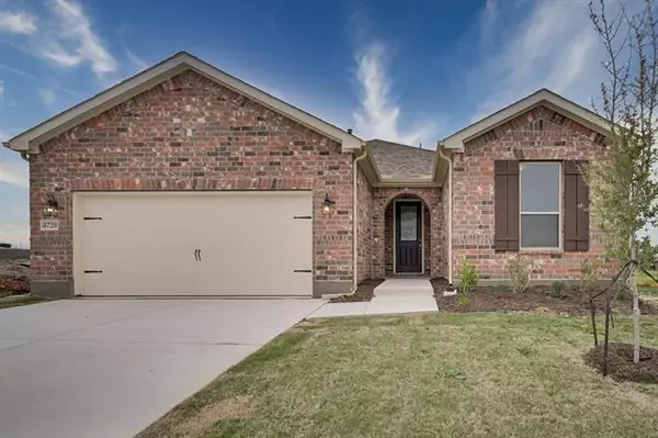 8728 Heliotrope Lane, Fort Worth, TX 76131