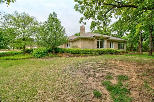 115 Kiowa Drive E, Lake Kiowa, TX 76240