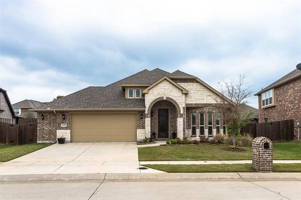 8208 Canyon Drive, Aubrey, TX 76227