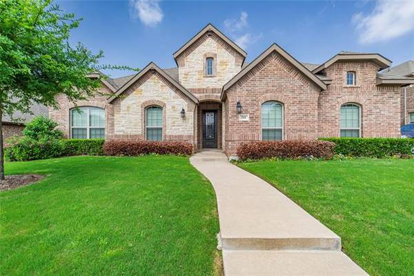 211 Wisteria Way, Red Oak, TX 75154