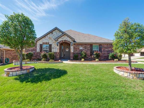 8717 Vista Royale Drive, Fort Worth, TX 76108