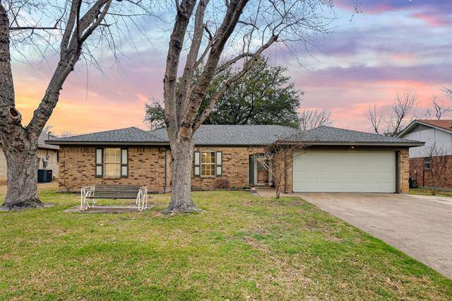 5525 Wood View Street, North Richland Hills, TX 76180