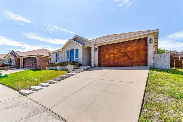 9977 Peregrine Trail, Fort Worth, TX 76108