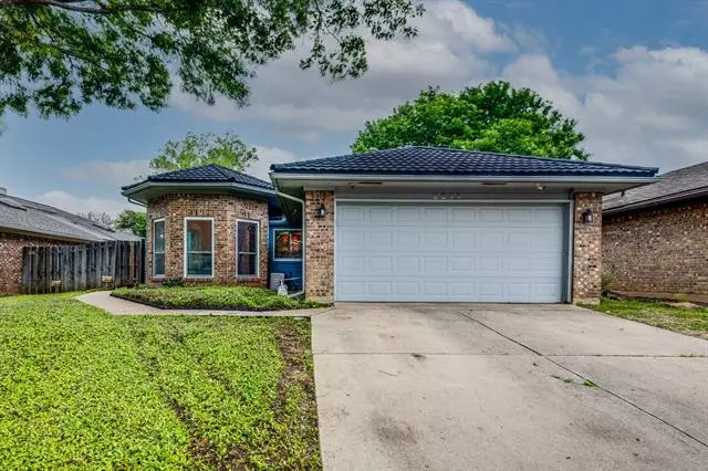 2214 Baltic Avenue, Arlington, TX 76011