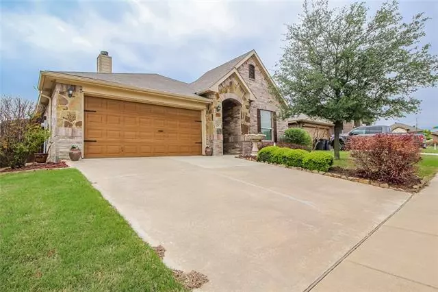 429 Millbrook Lane, Fort Worth, TX 76036