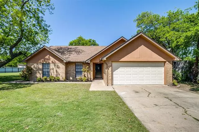 4745 Oarlock Drive, Fort Worth, TX 76135