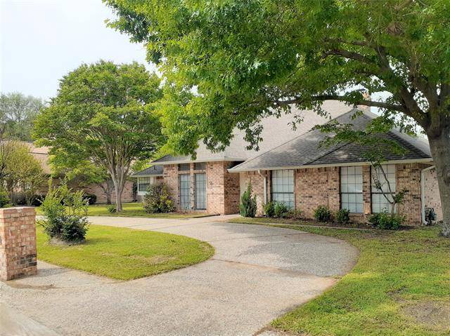 805 Robin Meadow Drive, Desoto, TX 75115