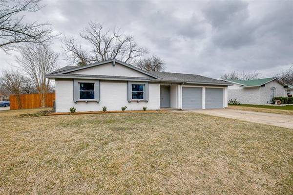 1114 Foxe Basin Drive,  Garland,  TX 75040