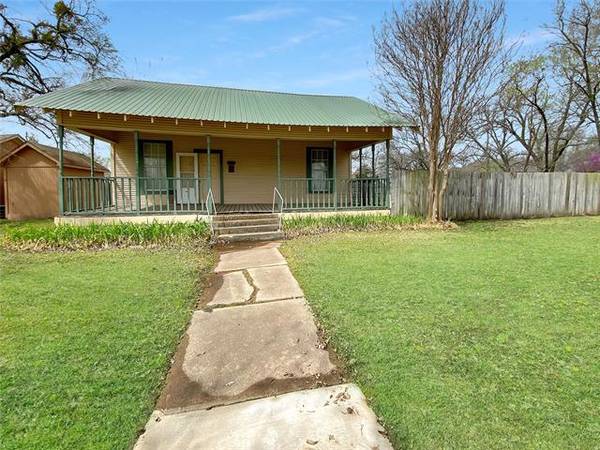 301 S Bond Street, Whitewright, TX 75491