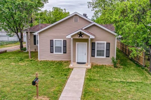 703 SW 5th Avenue, Mineral Wells, TX 76067