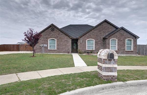 5746 Fall Creek Court, Haltom City, TX 76137