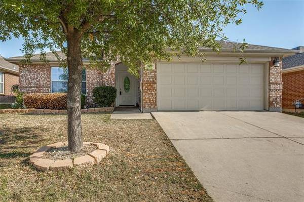 920 Tanglebrook Drive, Grand Prairie, TX 75052