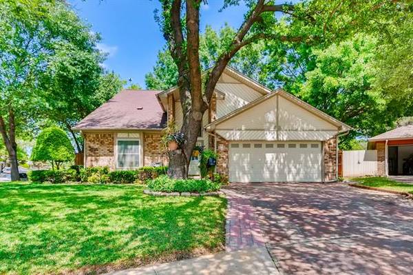 509 Live Oak Drive, Euless, TX 76040