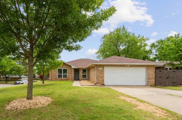 310 Ascot Drive, Euless, TX 76040