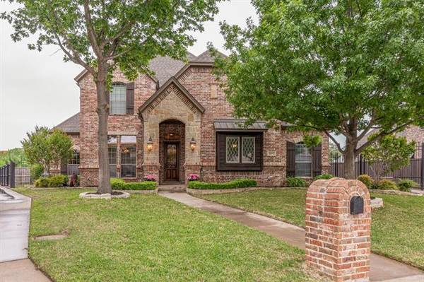 608 Hickory Court, Hurst, TX 76054