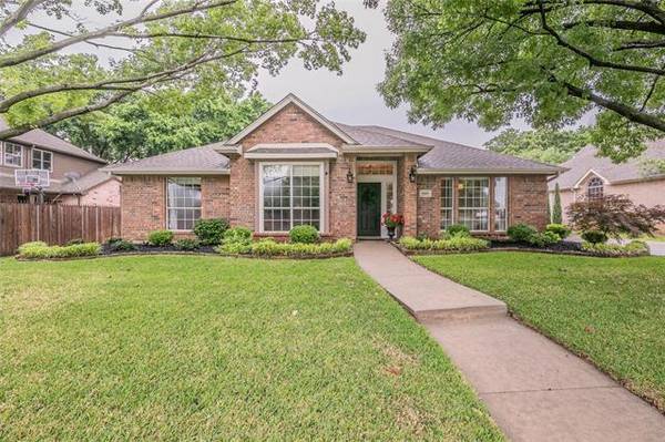 8405 Parkdale Drive, North Richland Hills, TX 76182