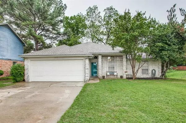 527 W Crossland Boulevard,  Grand Prairie,  TX 75052