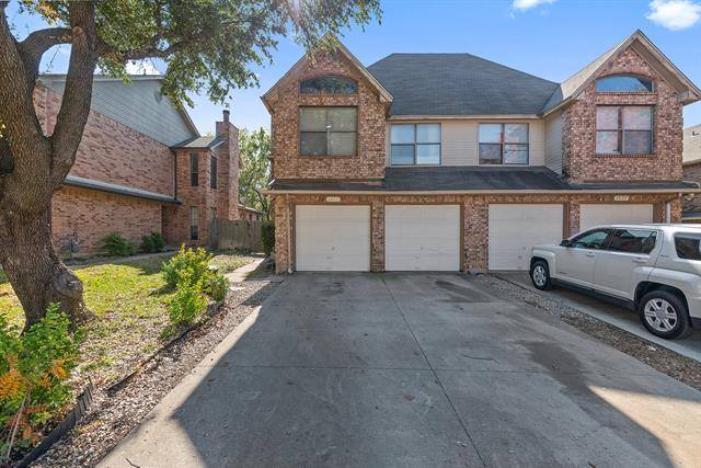 1225 W Hudgins Street, Grapevine, TX 76051