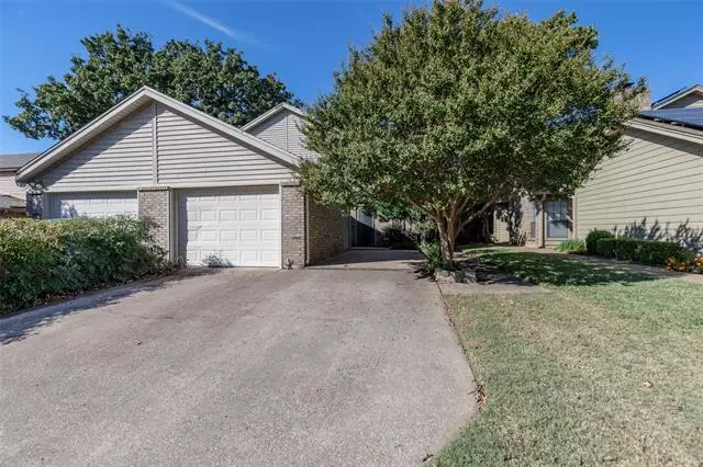 1420 Palmnold Circle E, Fort Worth, TX 76120