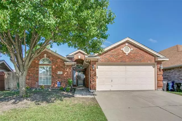 7751 Summerbrook Circle, Fort Worth, TX 76137