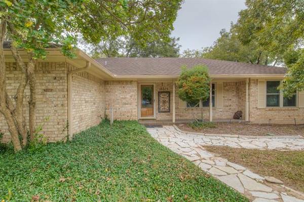 8824 Bellechase Road, Granbury, TX 76049