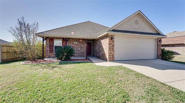 2203 Memphis Street, Ennis, TX 75119