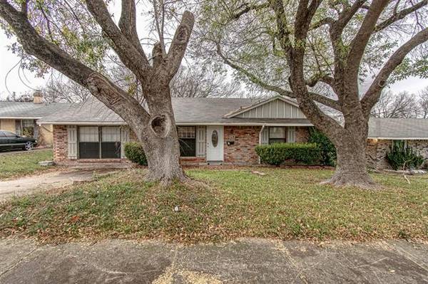 313 Fieldside Drive, Garland, TX 75043