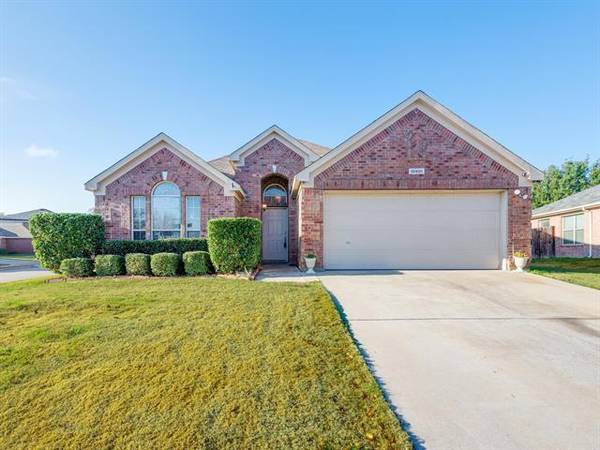 10901 Rising Mist Court, Fort Worth, TX 76052