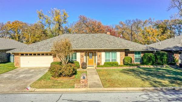 4101 Three Oaks Drive, Arlington, TX 76016