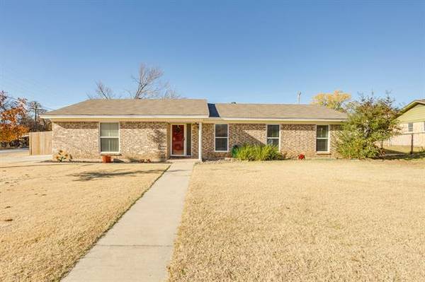 701 James Street, Azle, TX 76020