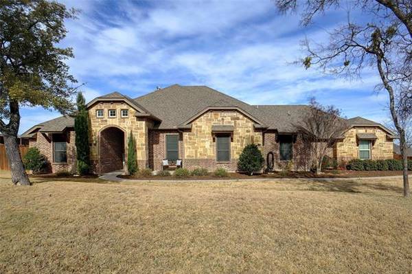 203 Golden Arrow Drive, Hudson Oaks, TX 76087