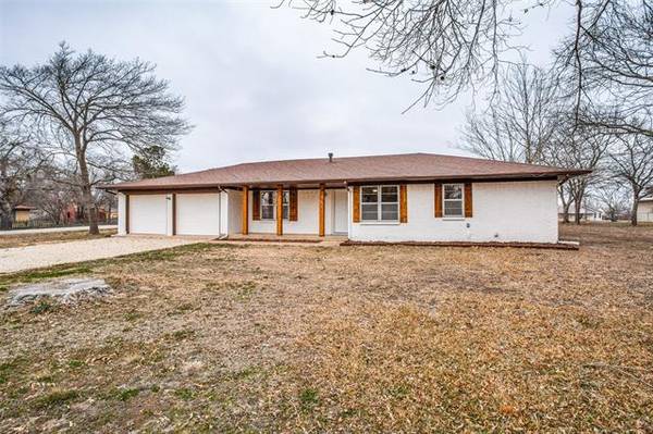 301 E Lake Street, Krum, TX 76249