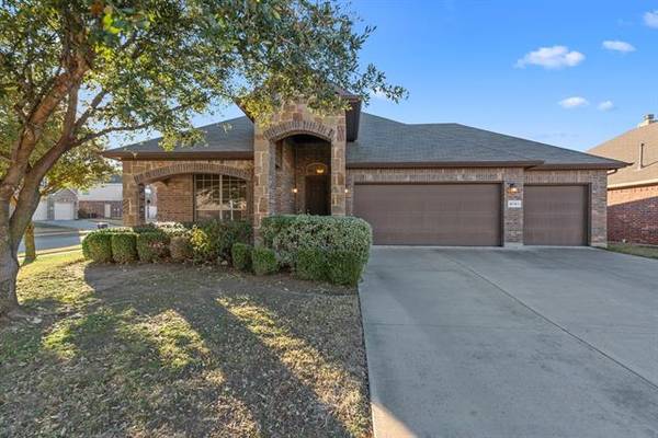 8101 Misty Water Drive, Fort Worth, TX 76131