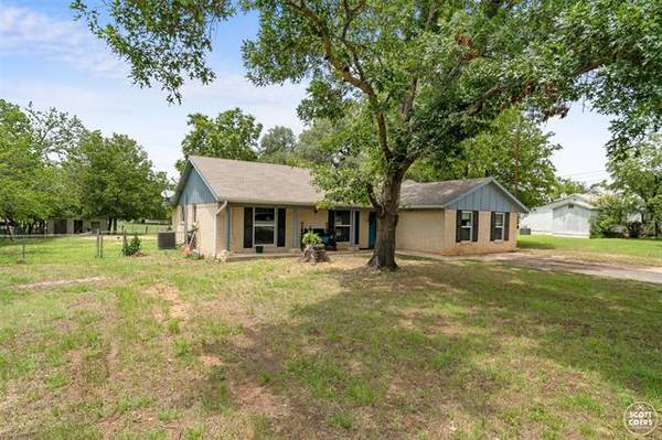 1111 Avenue W, Brownwood, TX 76801